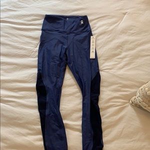 Good American Size 0 blue side mesh leggings